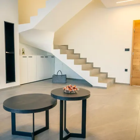 Hisa Urma Villa *